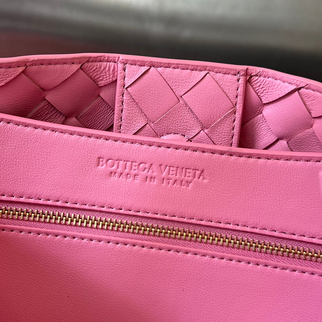 Bottega Veneta Medium Andiamo 32cm Pink Lambskin Bag
