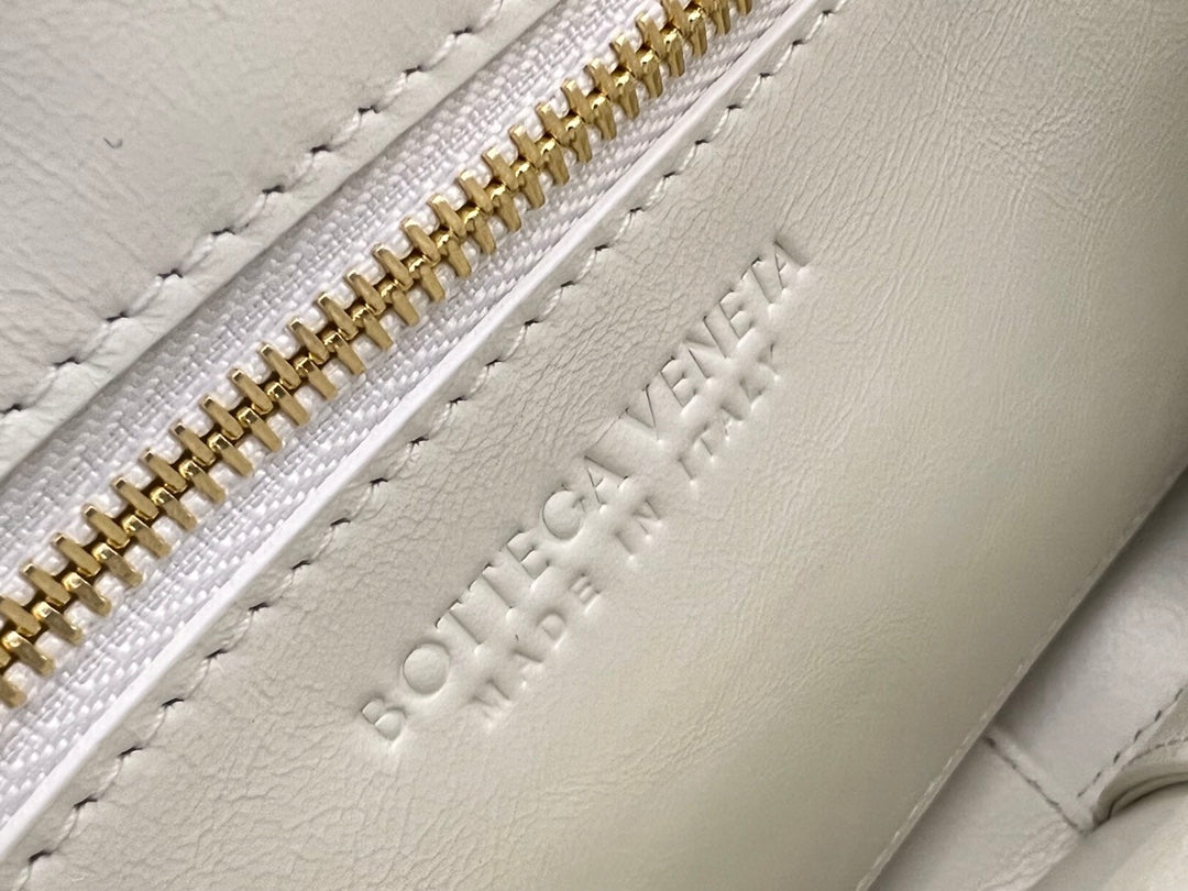 Bottega Veneta Cassette 28 in White Soft Lambskin Bag