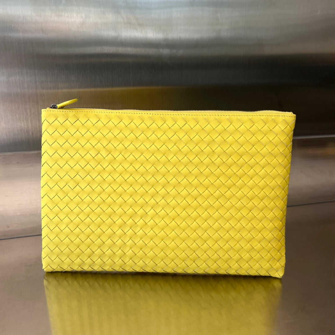 Bottega Veneta Intrecciato 30 in Light Yellow Lambskin Bag