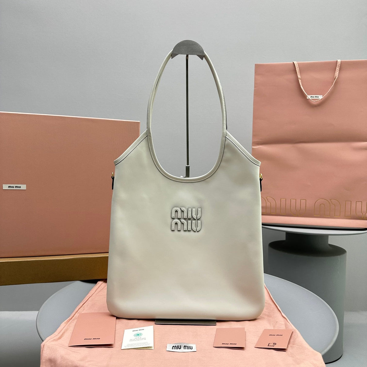 Hobo 40 Tote in White Calfskin