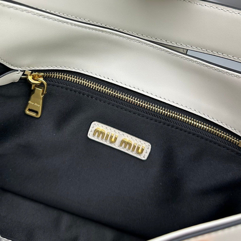 Hobo 28 City Shouder Bag in White Calfskin