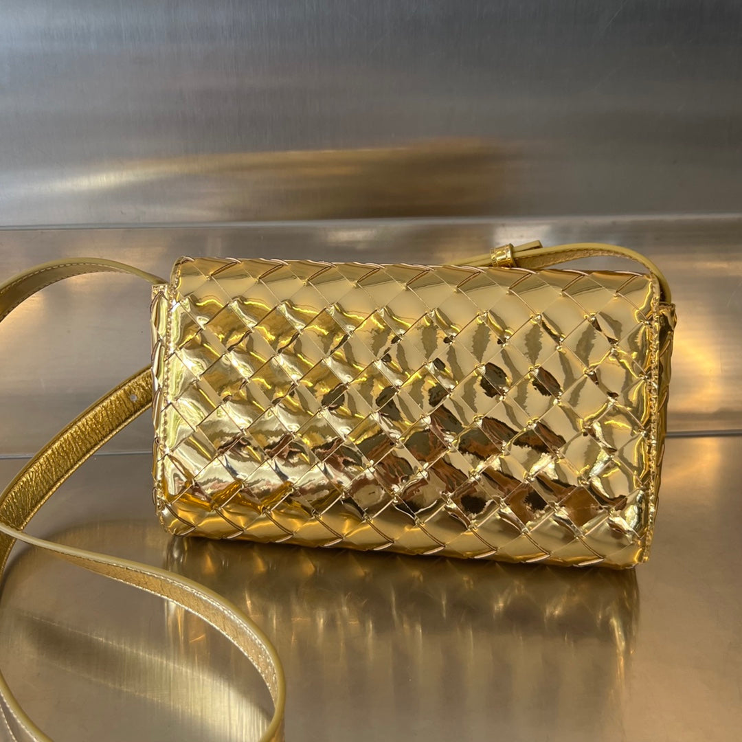 Bottega Veneta Andiamo 21 in Golden Lambskin Bag