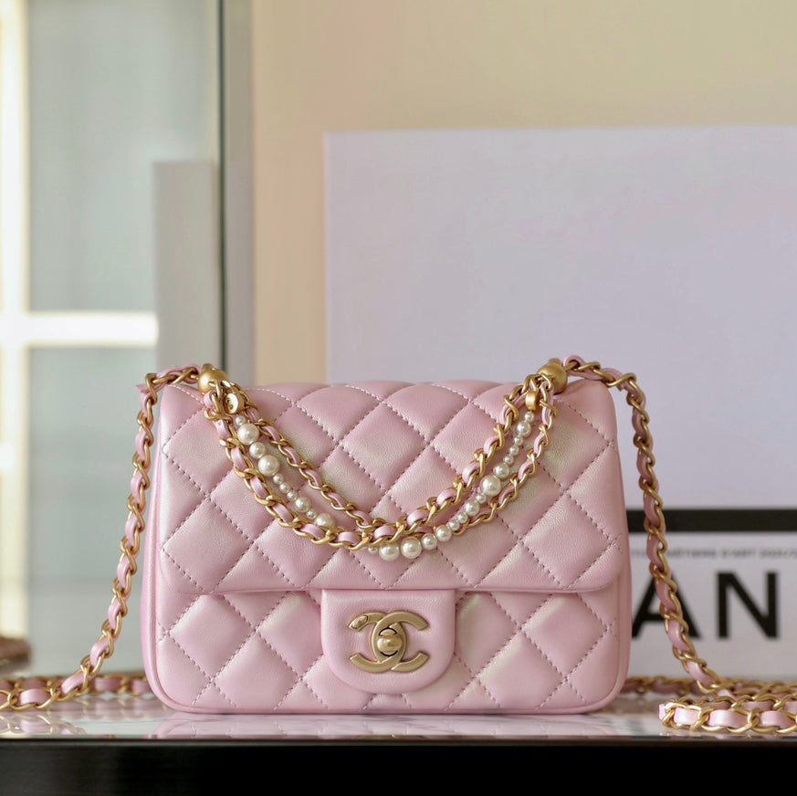 Chanel 25S Flap Bag 17 cm in Pearl Pink Lambskin with Gold Hardware
