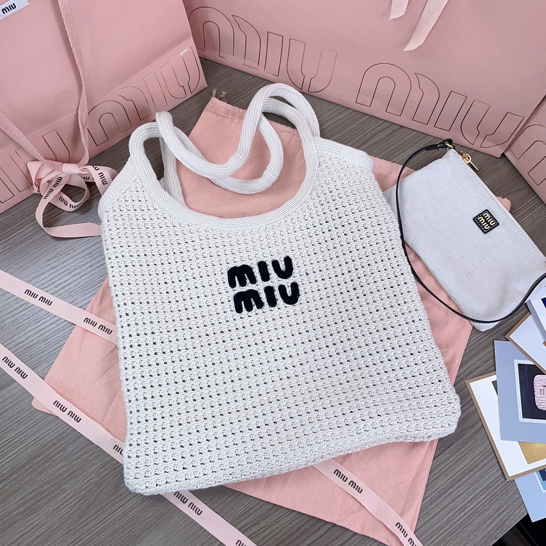 Hollow Knitted Tote Bag 40 in White Mix Black Woven Fabric