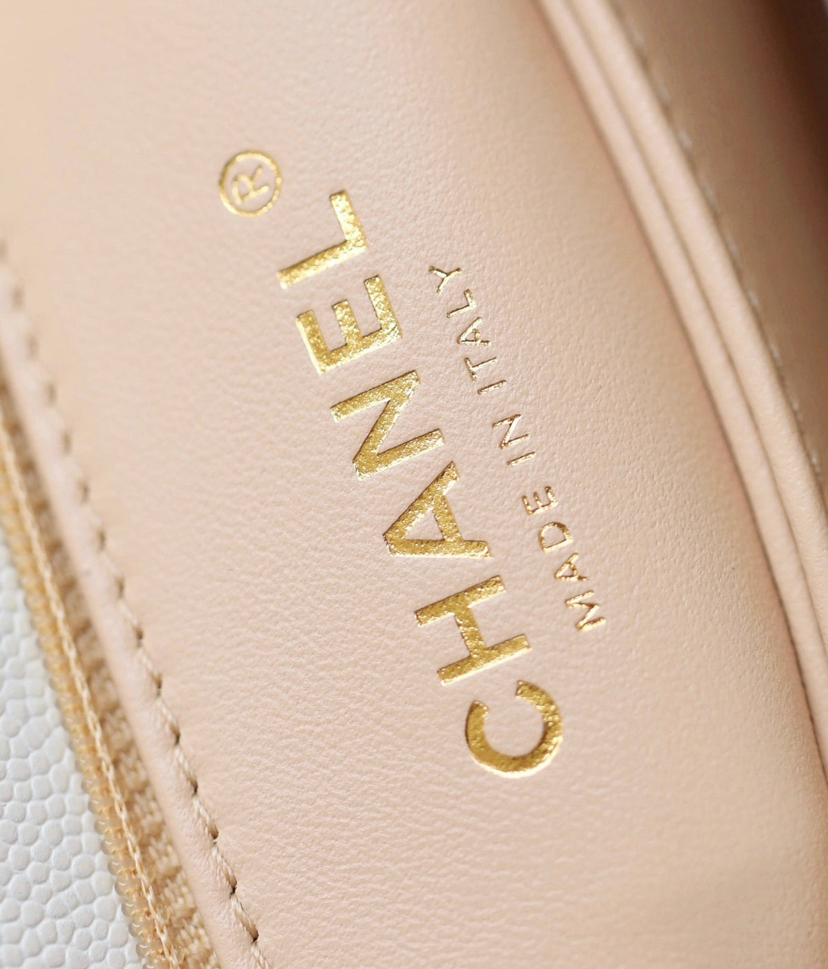 Chanel 25S Flap Bag 24 cm in White Lambskin with Gold Hardware