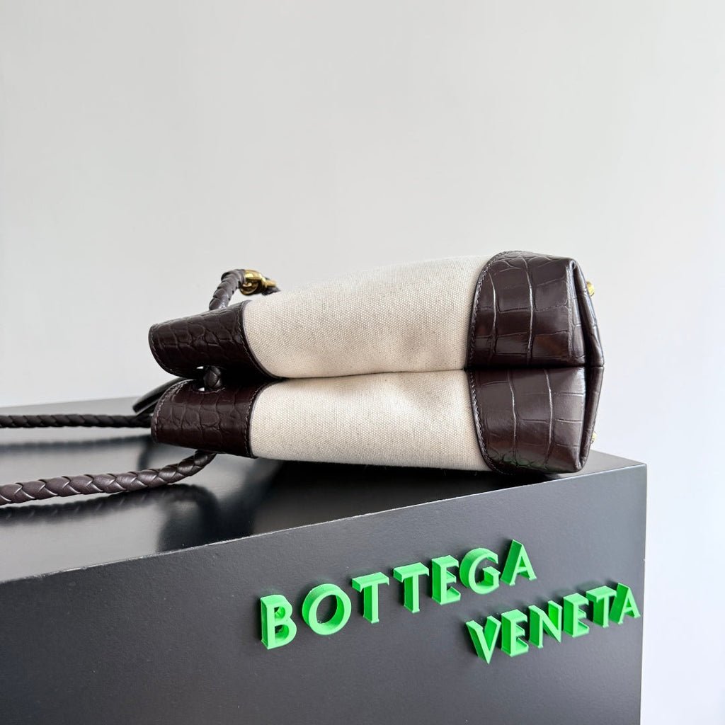 Bottega Veneta 25S Medium Andiamo 32 in Ivory Dark Brown Calfskin and Canvas Bag
