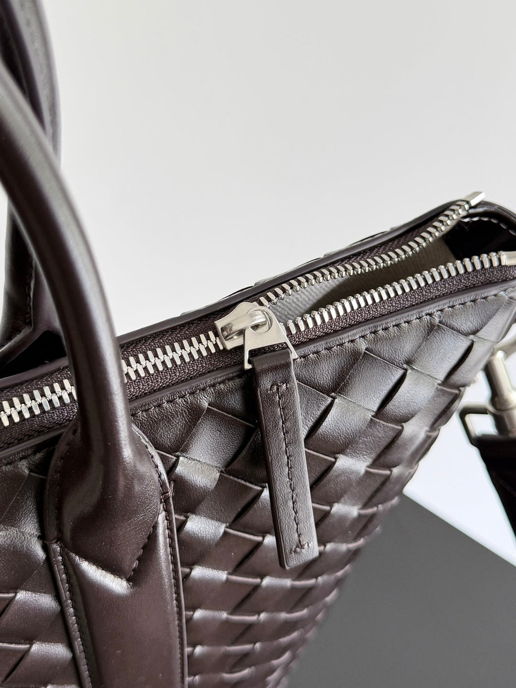 Bottega Veneta 25S Andiamo Large Intrecciato 39 in Dark Brown Calfskin Bag