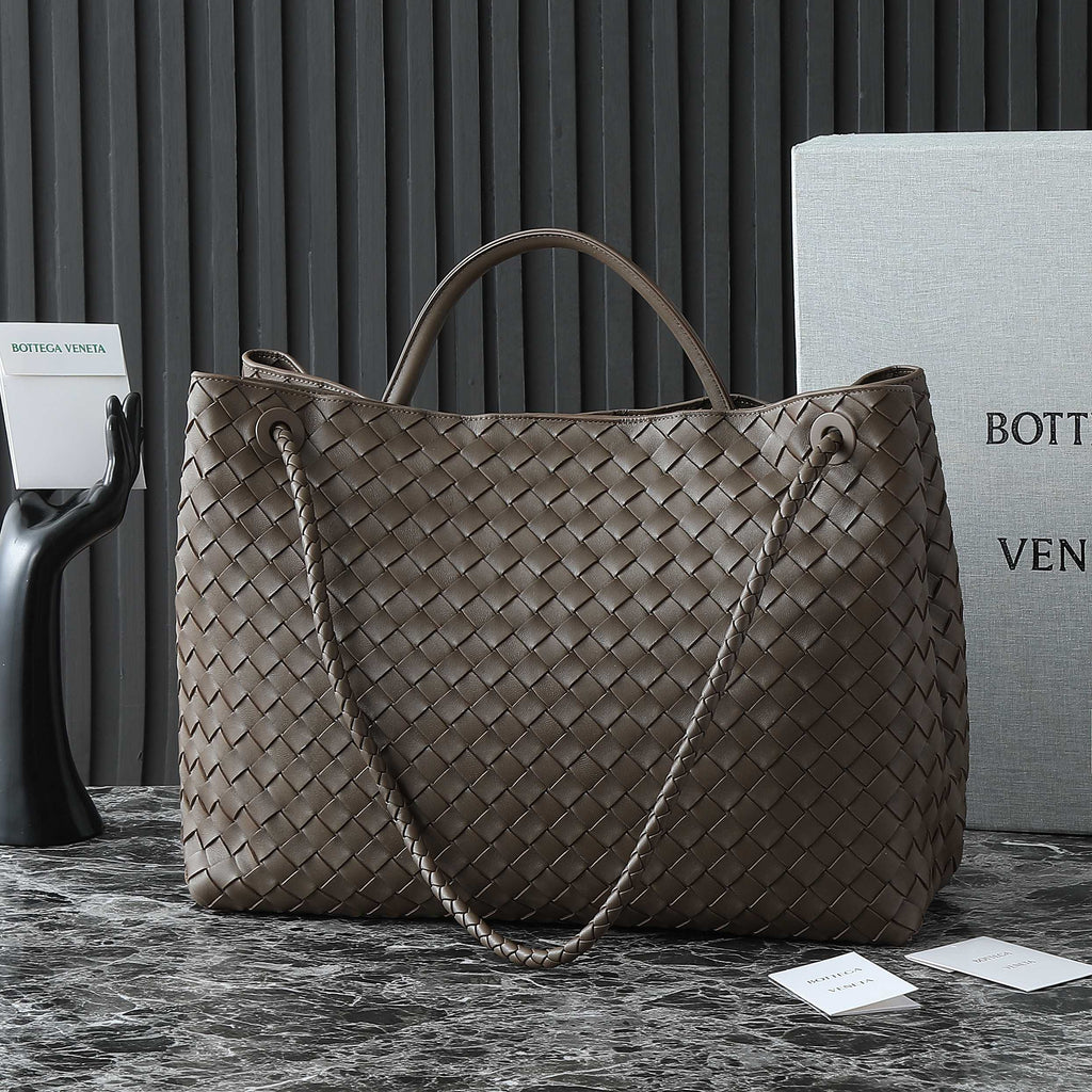 Bottega Veneta 25S Large Andiamo 42 in Dark Brown Calfskin Gold Hardware Bag