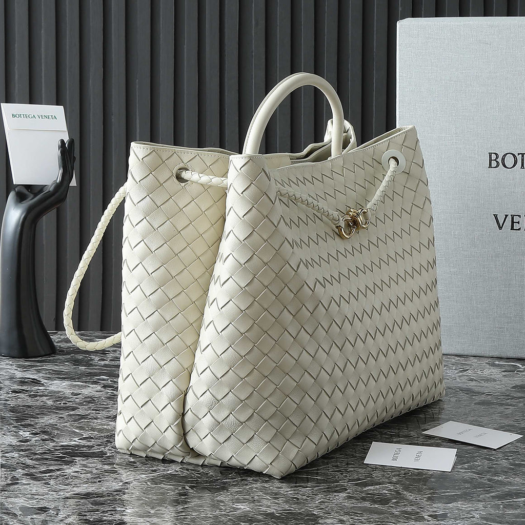 Bottega Veneta 25S Large Andiamo 42 in Ivory Calfskin Gold Hardware Bag