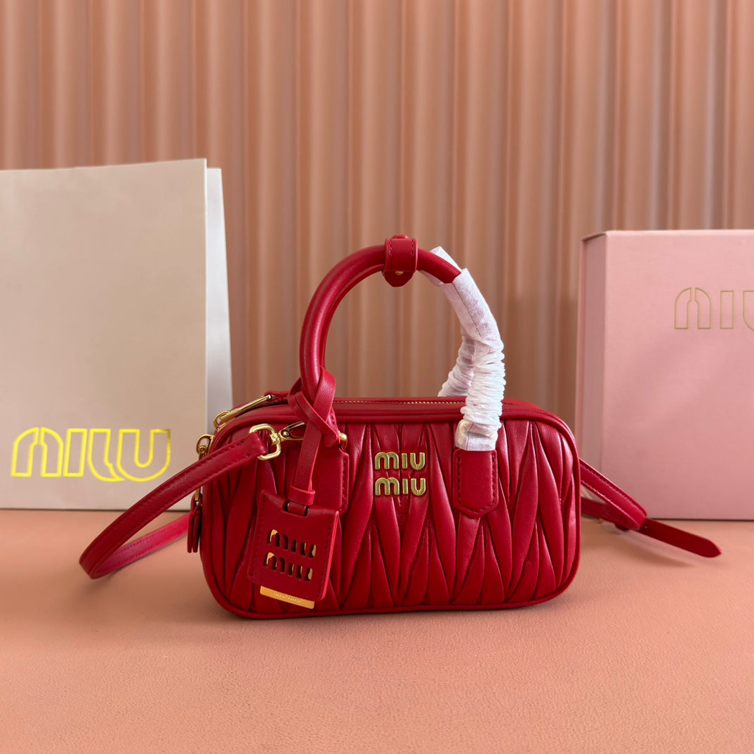 Arcadie Mini Bag 19 Vermelho in Matelassé Nappa Leather