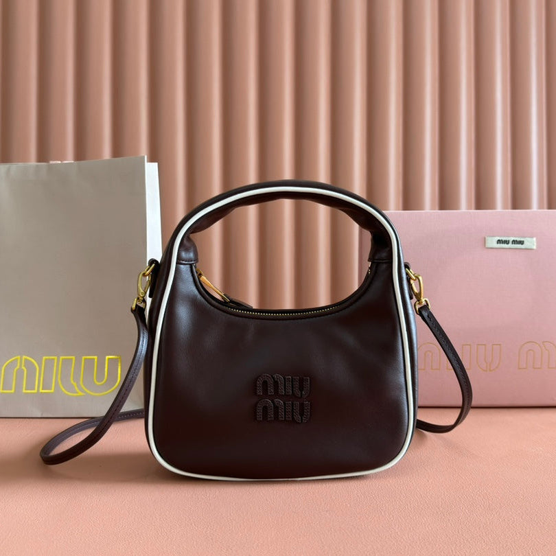 Hobo Bolsa Wander Black in Calfskin