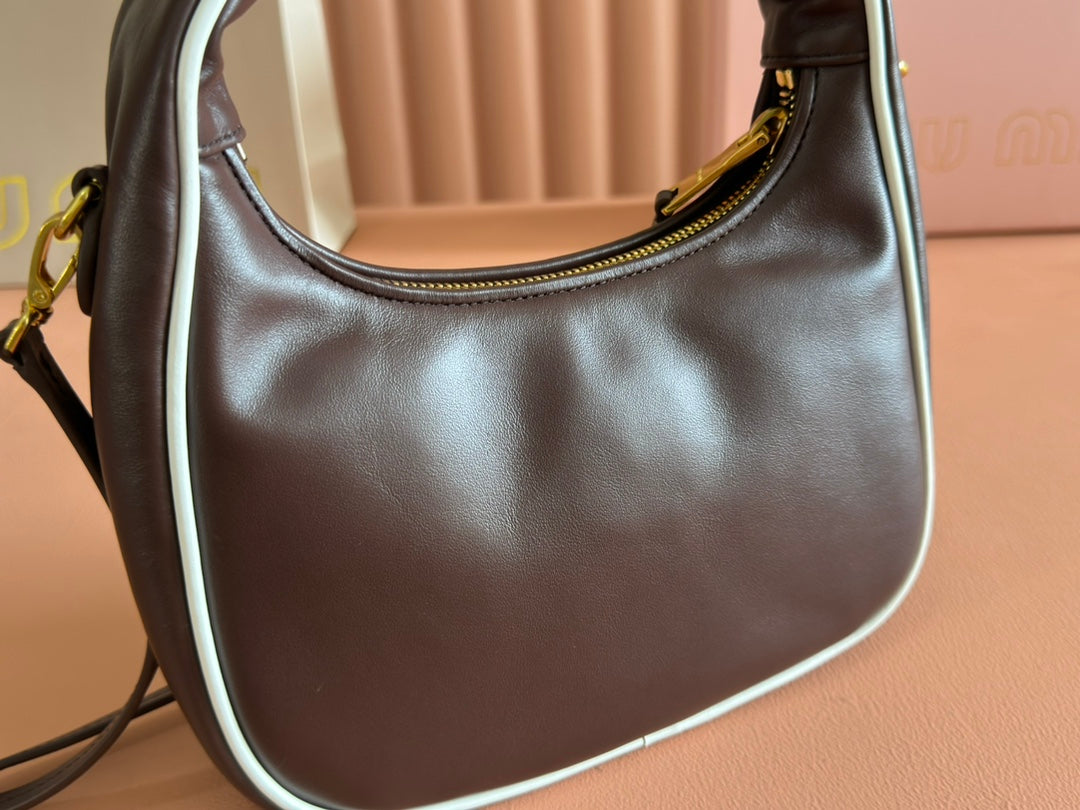 Hobo Bolsa Wander Black in Calfskin