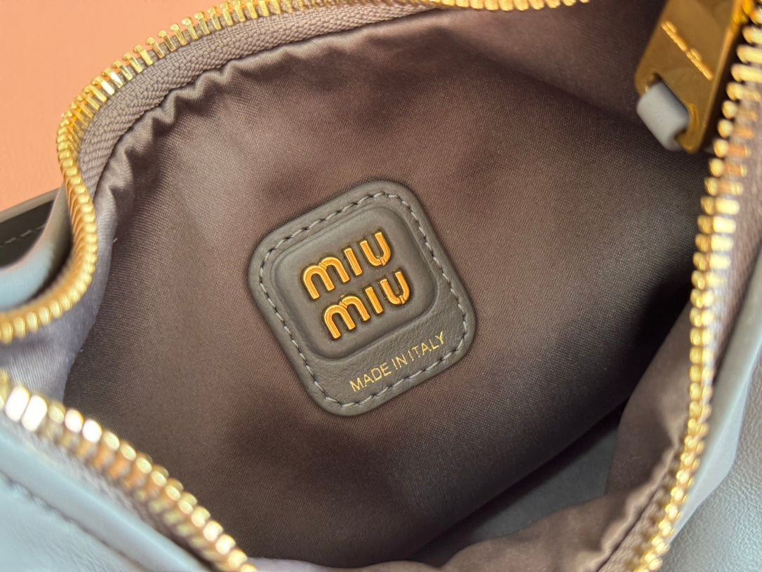 Hobo Bolsa Wander Dark Gray in Calfskin