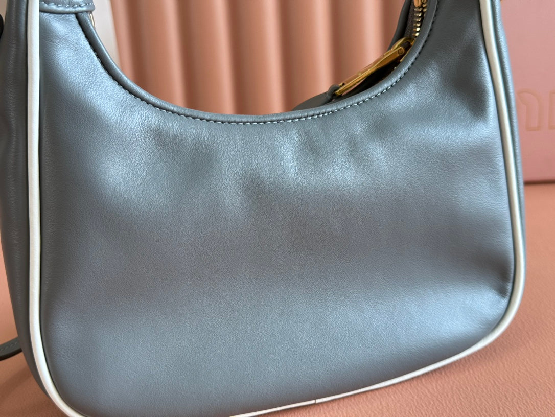 Hobo Bolsa Wander Dark Gray in Calfskin