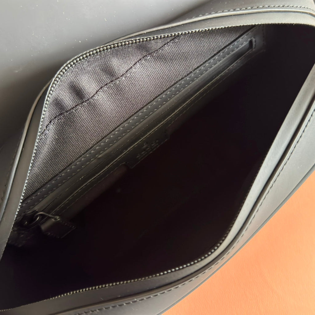 Gucci 25S Supreme Messenger Bag 26 cm in Black Calfskin
