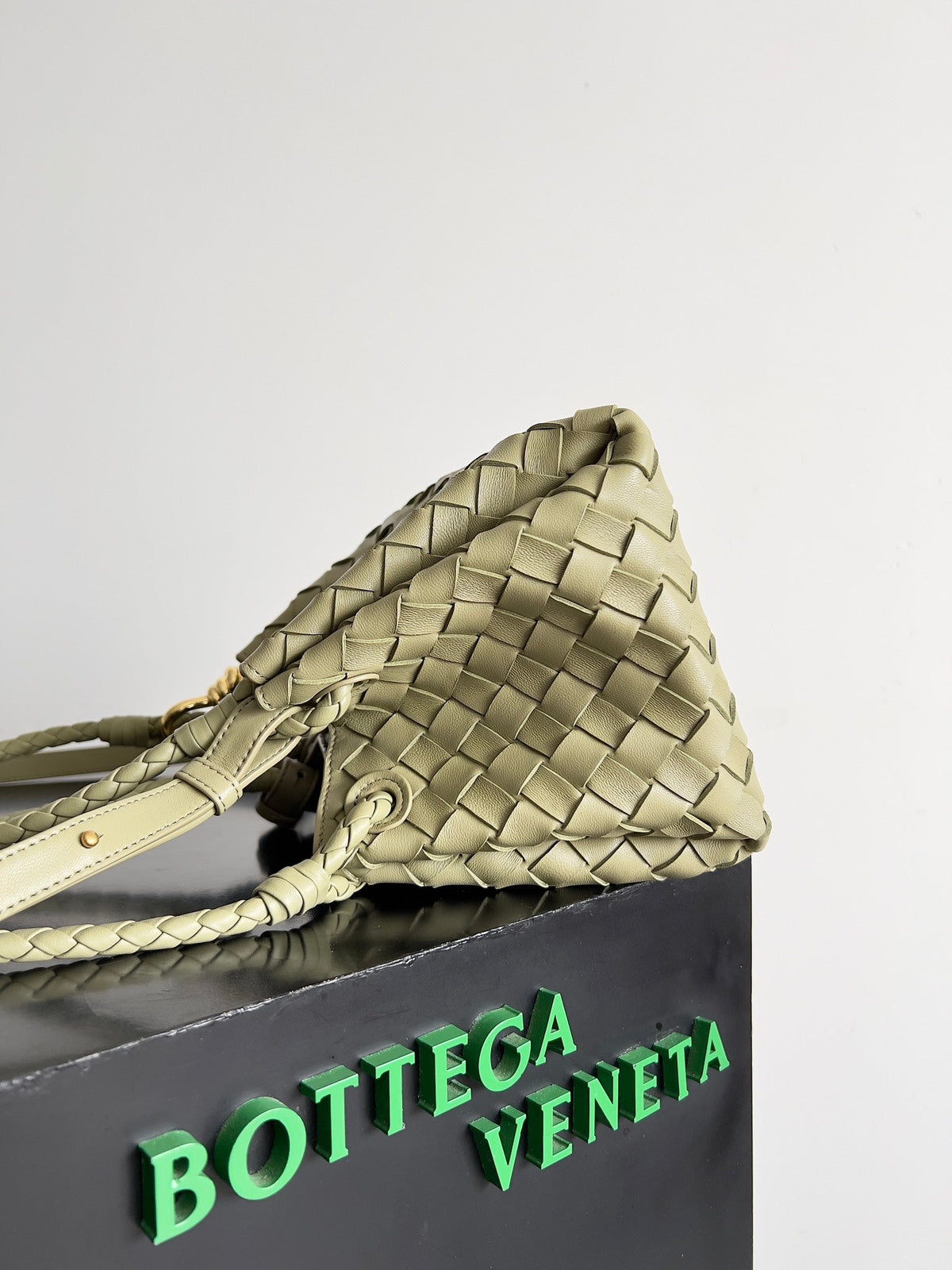Bottega Veneta Bv Small Parachute 21 Light Olive Lambskin Ghw Bag