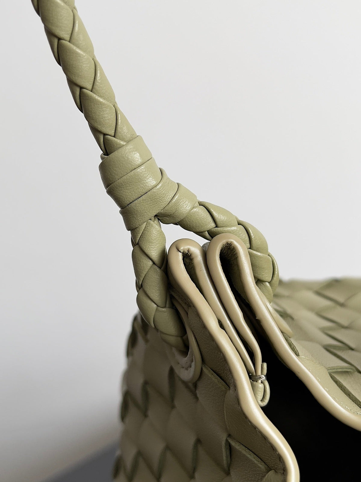 Bottega Veneta Bv Small Parachute 21 Light Olive Lambskin Ghw Bag