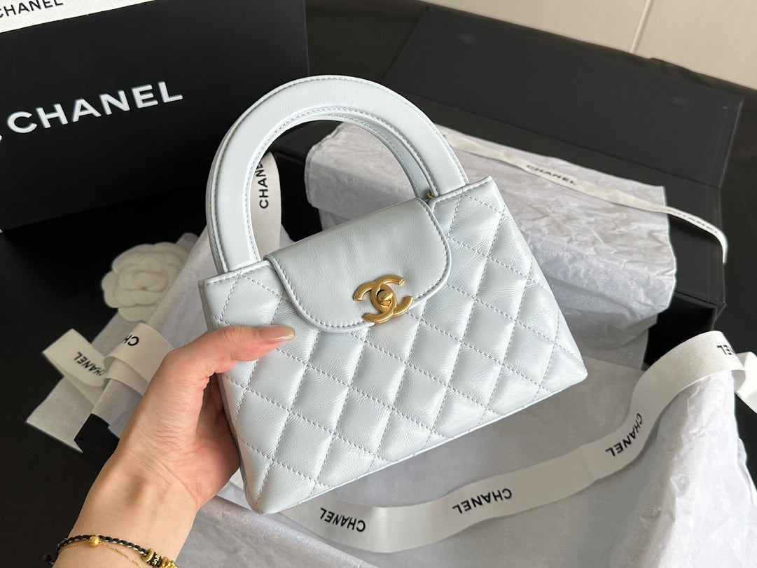 Chanel Vintage Kelly 25S 19 cm in Pastel Mint Green Lambskin with Gold Hardware Bag