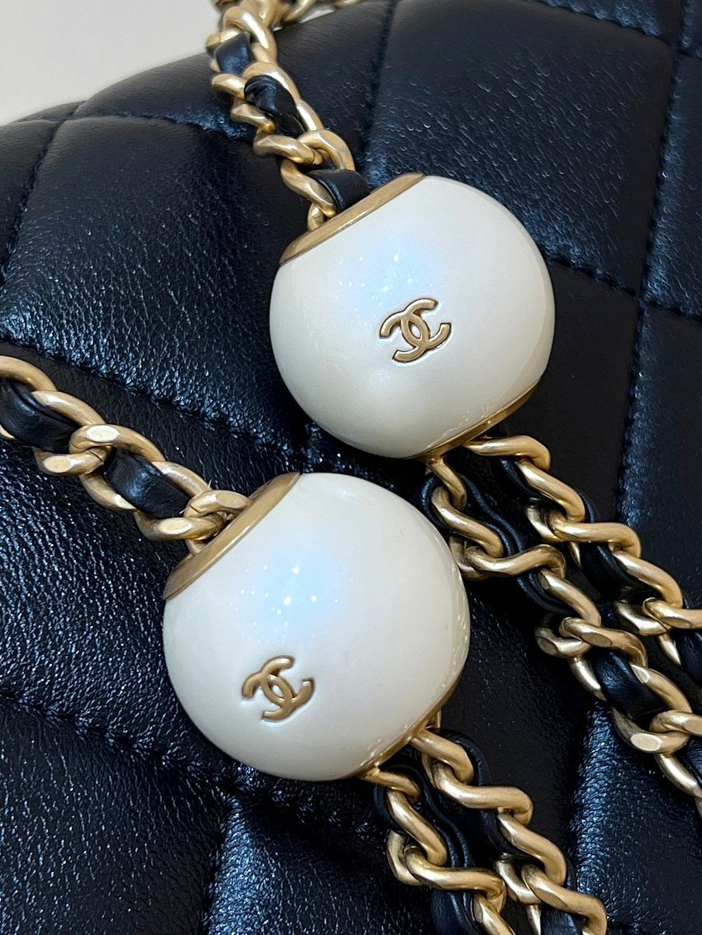 Chanel 25S Crossbody Handbag 17 in Black Lambskin Gold Hardware