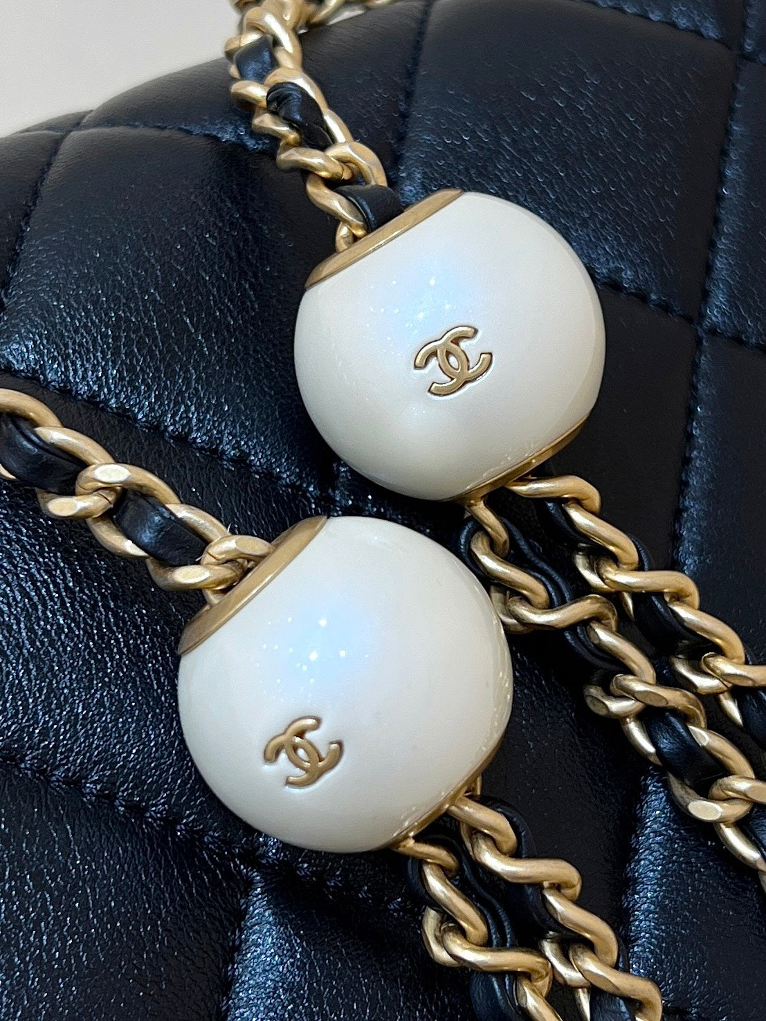 Chanel 25S Crossbody Handbag 17 in Black Lambskin Gold Hardware