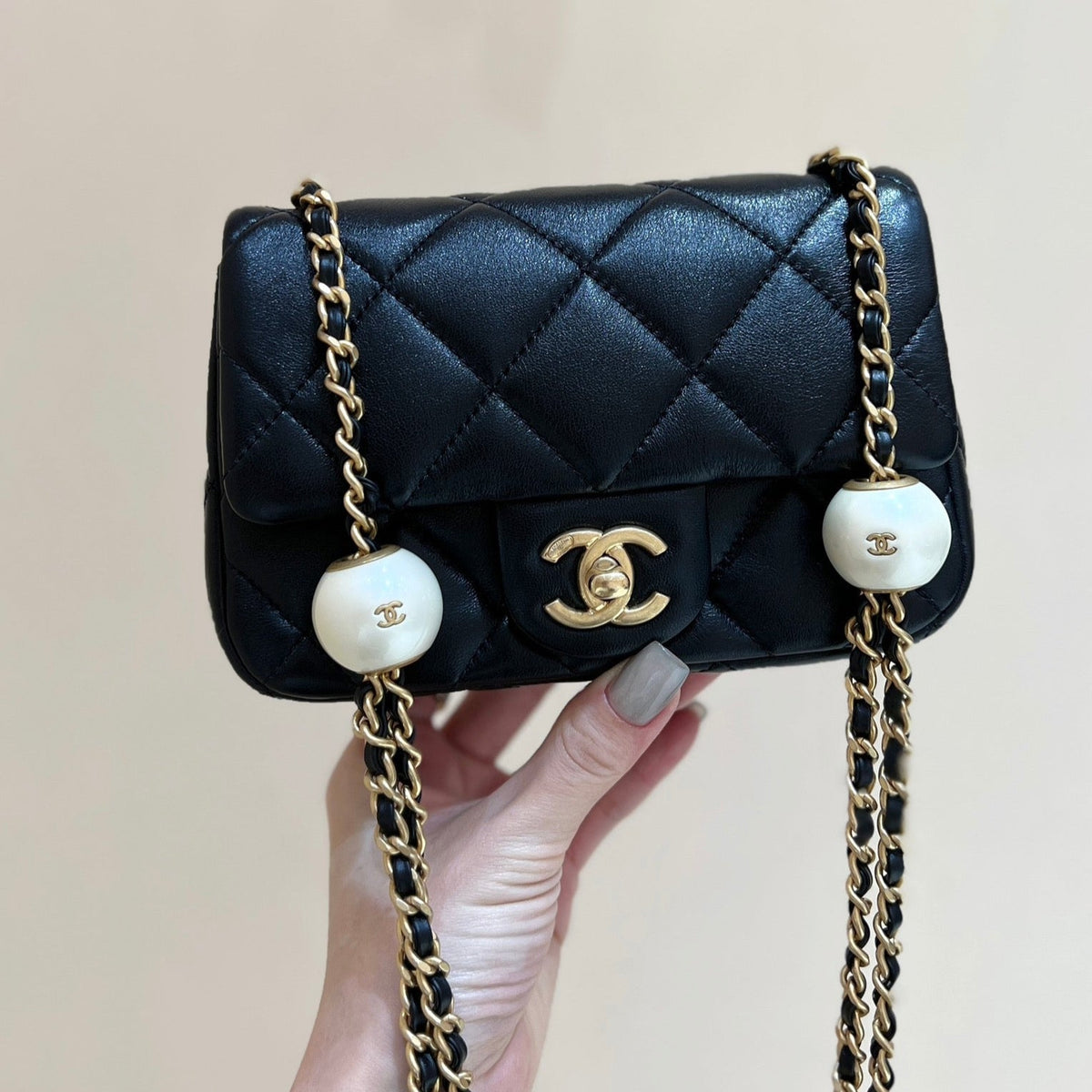 Chanel 25S Crossbody Handbag 17 in Black Lambskin Gold Hardware