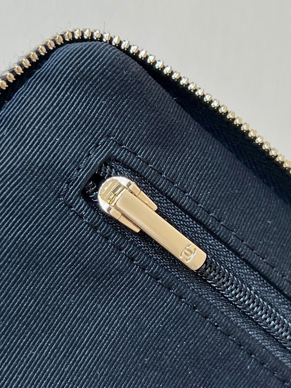 Chanel 25S Vanity Case 23 in Black Lambskin