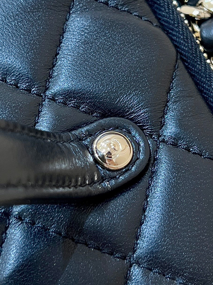 Chanel 25S Vanity Case 23 in Black Lambskin