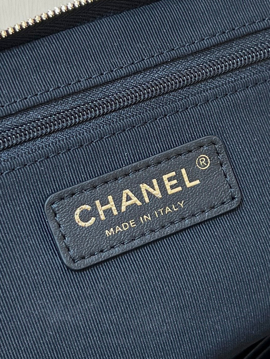 Chanel 25S Vanity Case 23 in Black Lambskin
