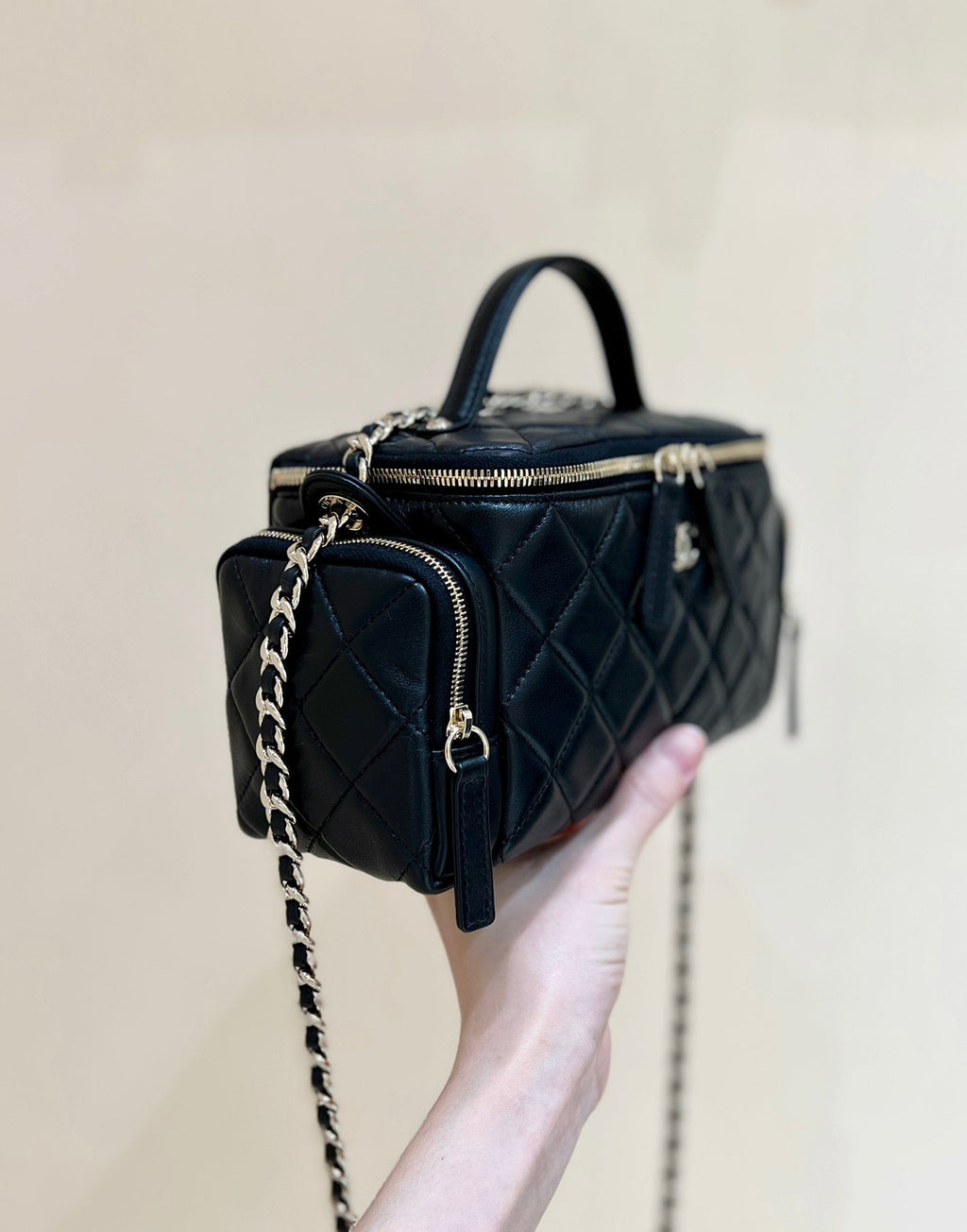 Chanel 25S Vanity Case 23 in Black Lambskin
